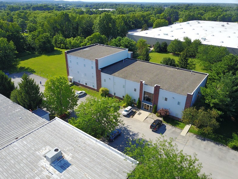 1145 N Sunrise Greetings Ct, Bloomington, IN à vendre - Photo de l’immeuble – Image 2 sur 13