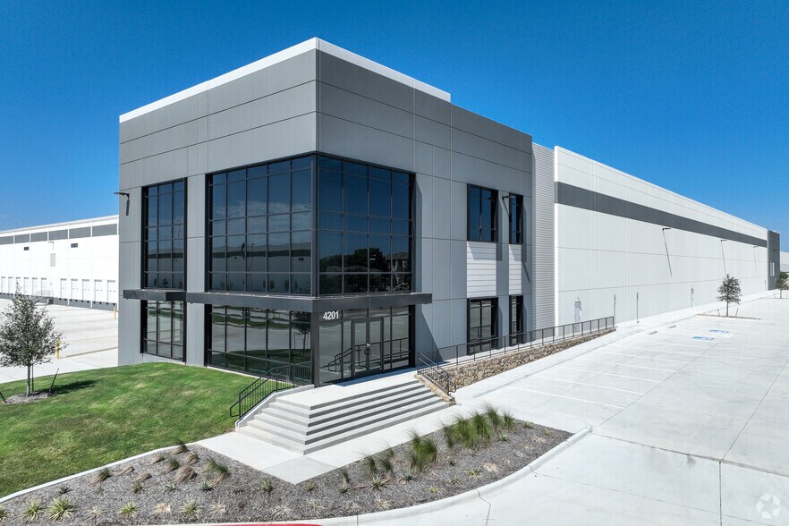 SEC Loop 820 & N Beach St, Haltom City, TX à louer - Photo principale – Image 2 sur 4