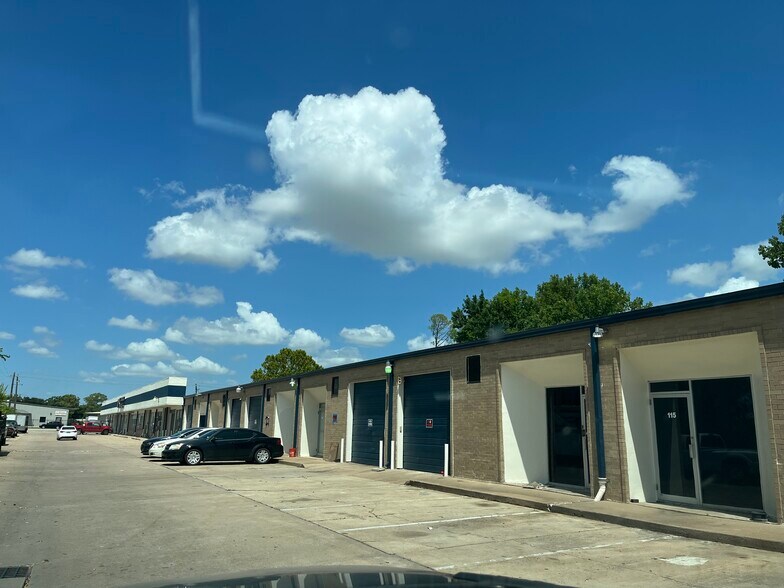 10055 Belknap Rd, Sugar Land, TX à louer - Photo de l’immeuble – Image 2 sur 2