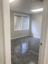 180 Tices Ln, East Brunswick, NJ à louer Photo de l’immeuble– Image 2 sur 13
