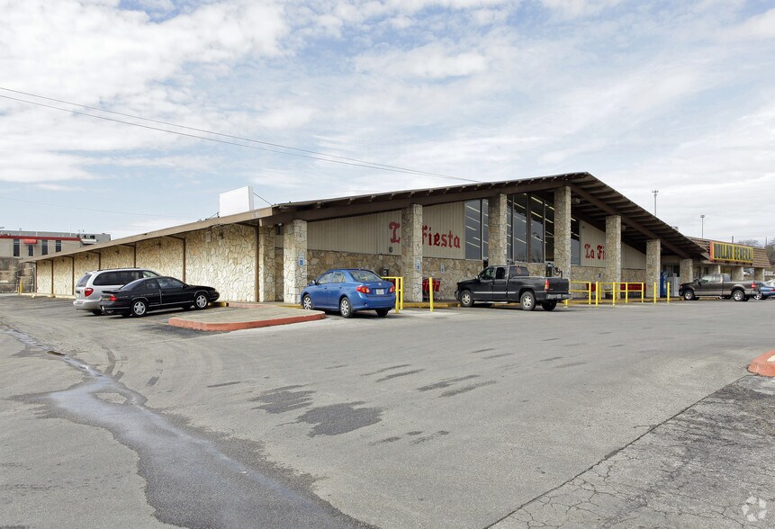 6103 Pecan Valley Dr, San Antonio, TX à vendre - Photo principale – Image 1 sur 5