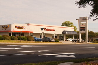 3700 W Gate City Blvd, Greensboro, NC à louer Photo de l’immeuble– Image 1 sur 6
