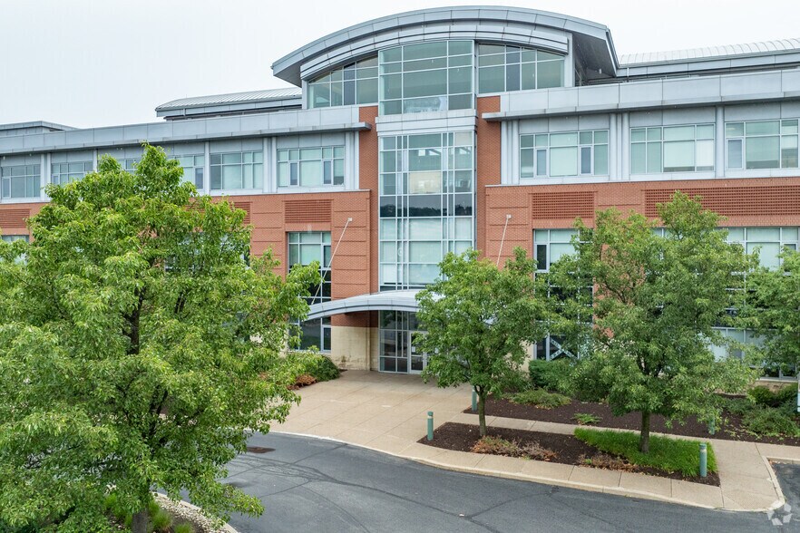 385 E Waterfront Dr, Homestead, PA à vendre - Photo de l’immeuble – Image 3 sur 5