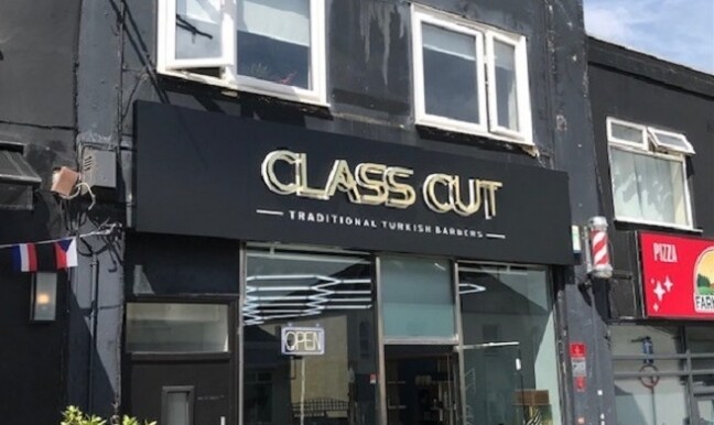 77-77A Queens Rd, Buckhurst Hill à vendre - Photo de l’immeuble – Image 3 sur 3