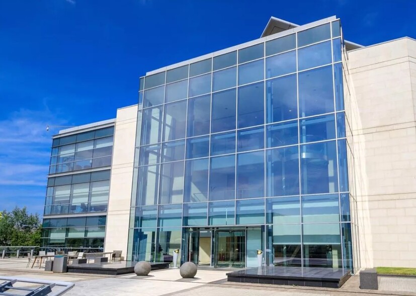 Millshaw Park Ln, Leeds à louer - Photo de l’immeuble – Image 1 sur 15