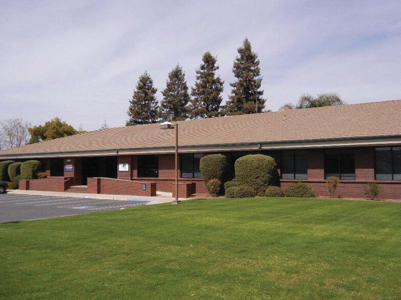 3924 W Caldwell Ave, Visalia, CA à louer - Photo de l’immeuble – Image 3 sur 15