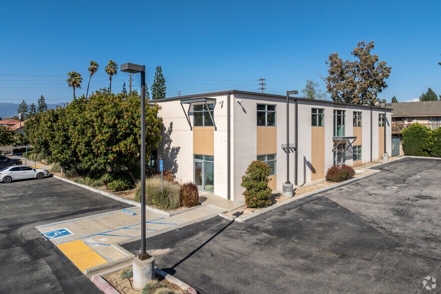1550 E Washington St, Colton, CA à vendre - Photo de l’immeuble – Image 3 sur 5