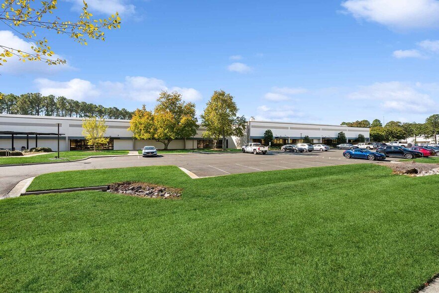 4018 Patriot Dr, Durham, NC à louer - Photo de l’immeuble – Image 2 sur 10