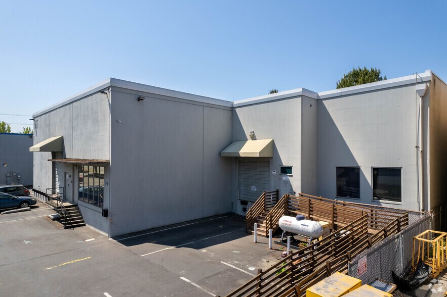 865 Lind Ave SW, Renton, WA à louer - Photo de l’immeuble – Image 2 sur 3