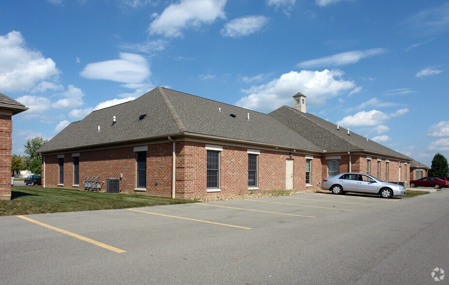 821 Kentwood Dr, Youngstown, OH à louer - Photo de l’immeuble – Image 2 sur 4