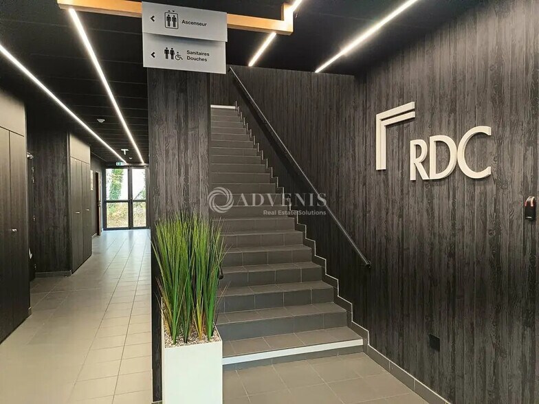 Bureau dans VILLENEUVE-D'ASCQ à vendre - Hall d’entrée – Image 3 sur 12