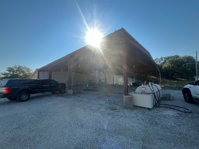 800 County Road 257, Liberty Hill, TX à louer - Photo de l’immeuble – Image 2 sur 12
