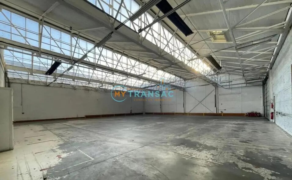 Local d’activités dans Massy à louer - Photo de l’immeuble – Image 2 sur 22