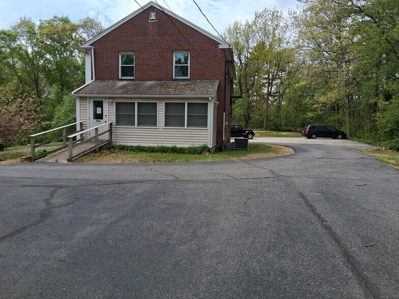 327 Eddie Dowling Hwy, North Smithfield, RI à vendre - Photo principale – Image 1 sur 15