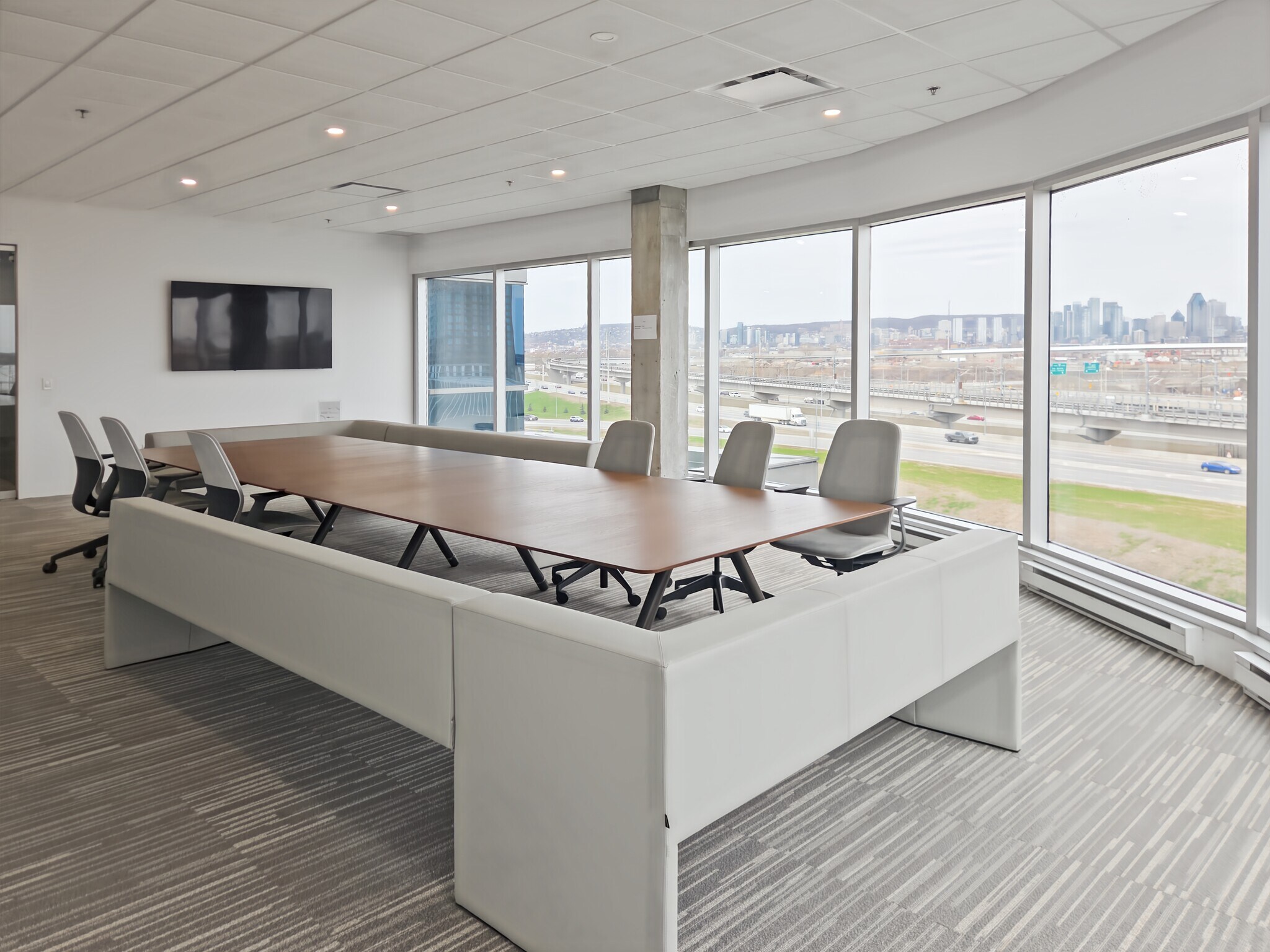 14 Pl Du commerce, Verdun, QC à louer Photo de l’immeuble– Image 1 sur 8