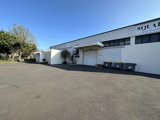 Plus de détails pour Bureau, Local d'activités à louer