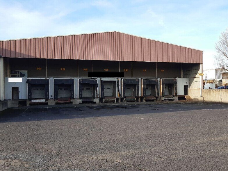 Industriel/Logistique dans COURNON-D'AUVERGNE à vendre - Photo de l’immeuble – Image 1 sur 6