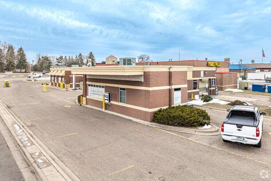 955 W Broadway Ave, Forest Lake, MN à vendre - Photo de l’immeuble – Image 3 sur 3