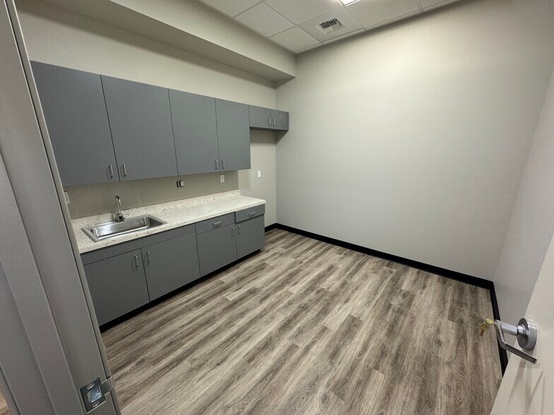 3650 Gulfstream Lane, Bakersfield, CA à louer - Photo de l’immeuble – Image 2 sur 13