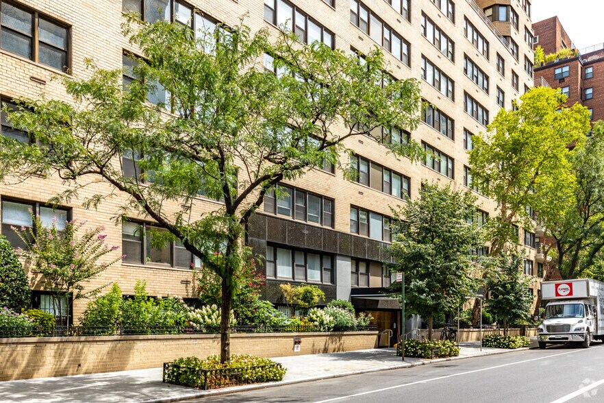 55 E 9th St, New York, NY à vendre - Photo de l’immeuble – Image 2 sur 3