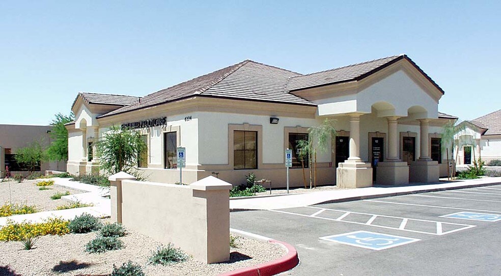 6104 E Brown Rd, Mesa, AZ à louer - Photo de l’immeuble – Image 2 sur 6