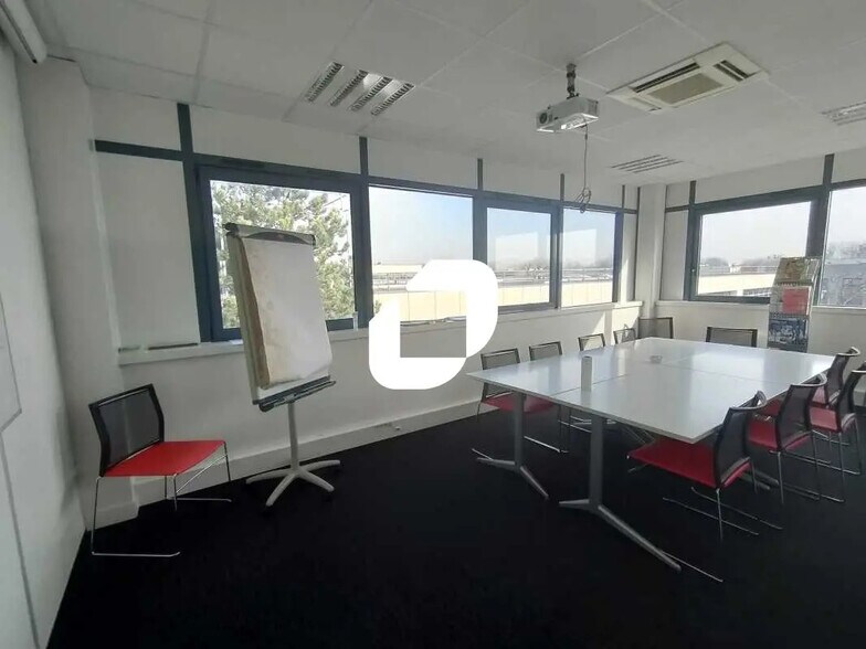 Bureau dans Saclay à louer - Photo de l’immeuble – Image 3 sur 7