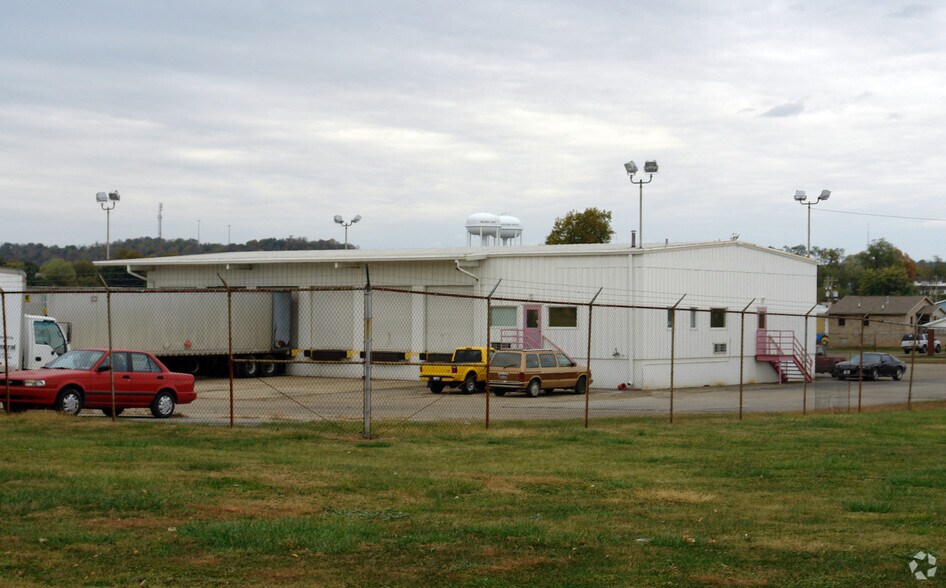 123 Lee St, Belpre, OH à louer - Photo de l’immeuble – Image 2 sur 2