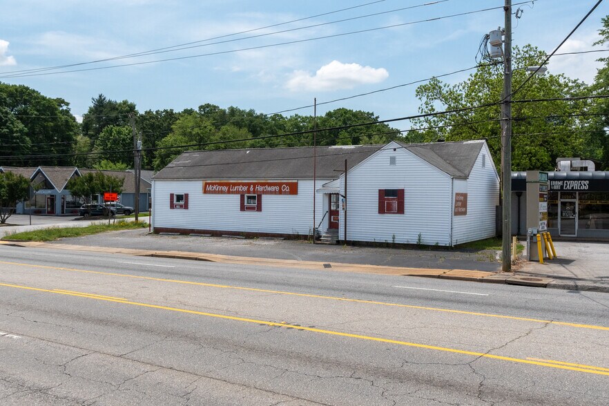 2046 Laurens Rd, Greenville, SC à louer - Photo de l’immeuble – Image 2 sur 9