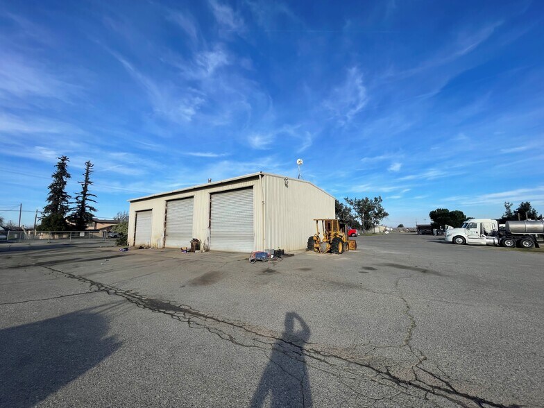 9559 W Whitesbridge Ave, Fresno, CA à louer - Photo de l’immeuble – Image 2 sur 10