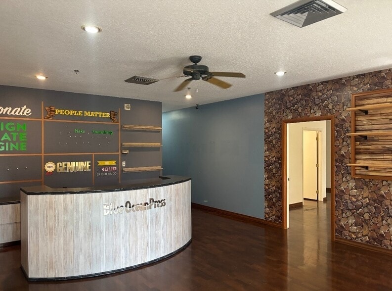 6299 NW 27th Way, Fort Lauderdale, FL à vendre - Photo intérieure – Image 3 sur 9