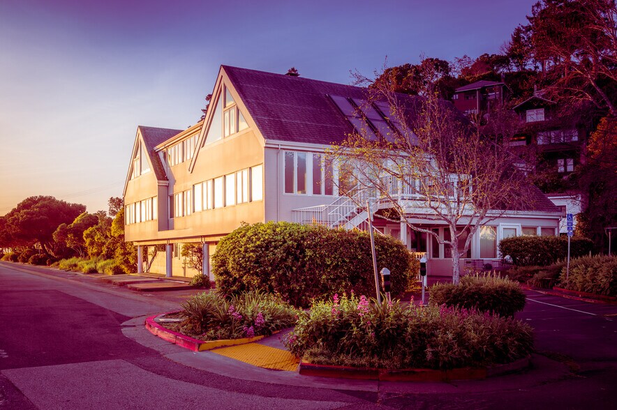 900 Bridgeway, Sausalito, CA à vendre - Photo de l’immeuble – Image 3 sur 22