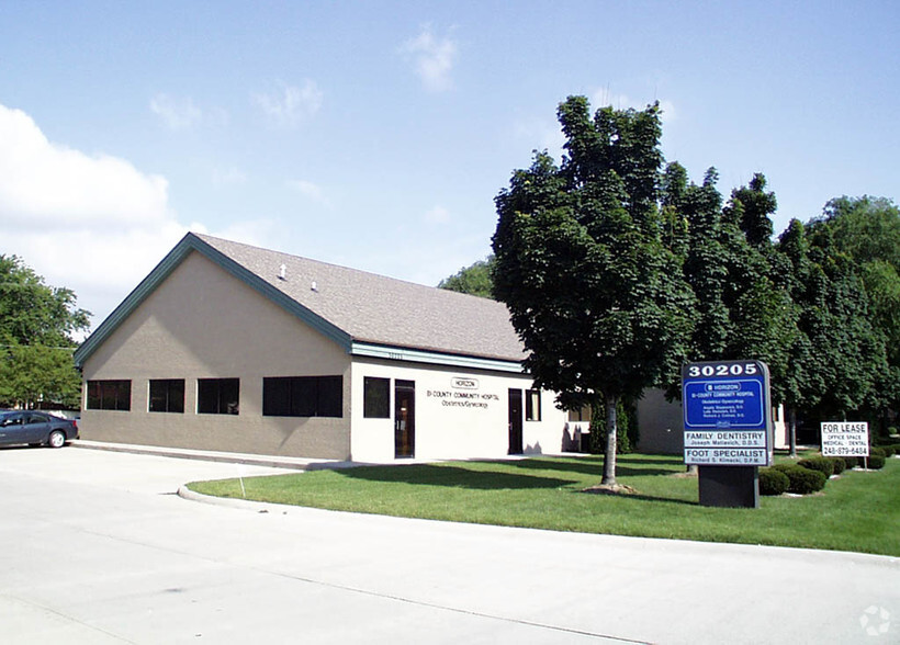 30205 Schoenherr Rd, Warren, MI à louer - Photo de l’immeuble – Image 2 sur 5