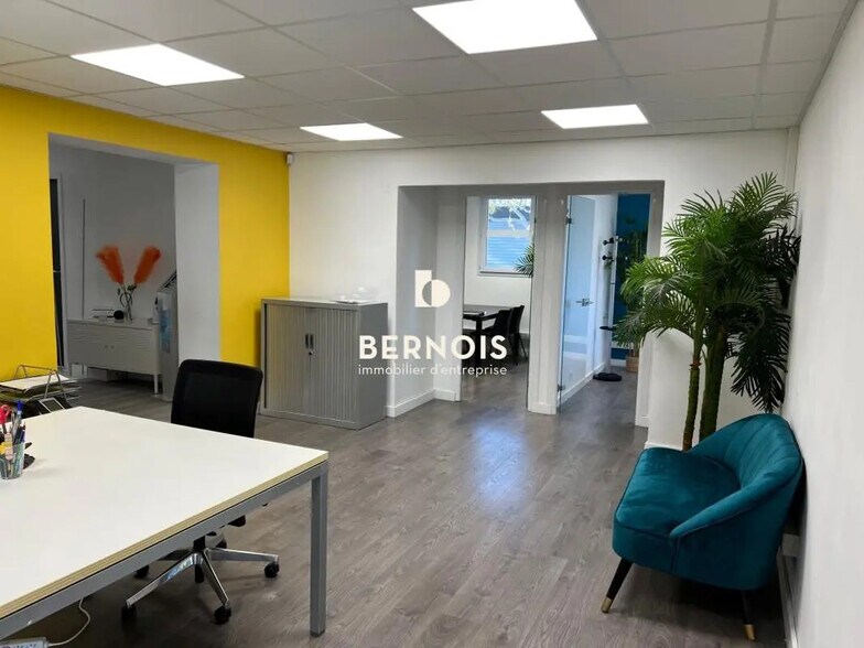 Bureau dans Six-Fours-les-Plages à louer - Photo intérieure – Image 2 sur 4