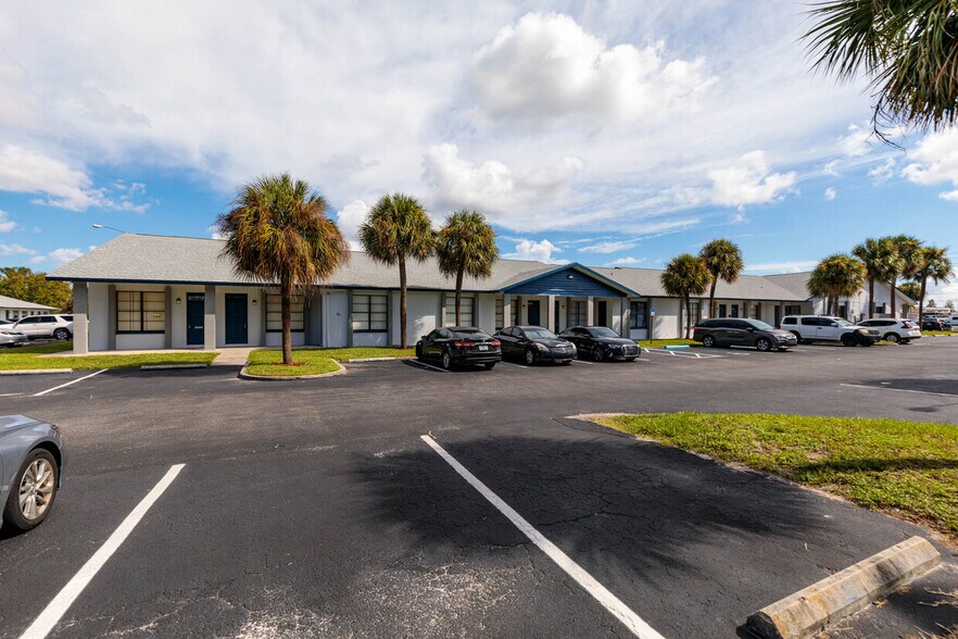 1301 Seminole Blvd, Largo, FL à louer - Photo de l’immeuble – Image 3 sur 17