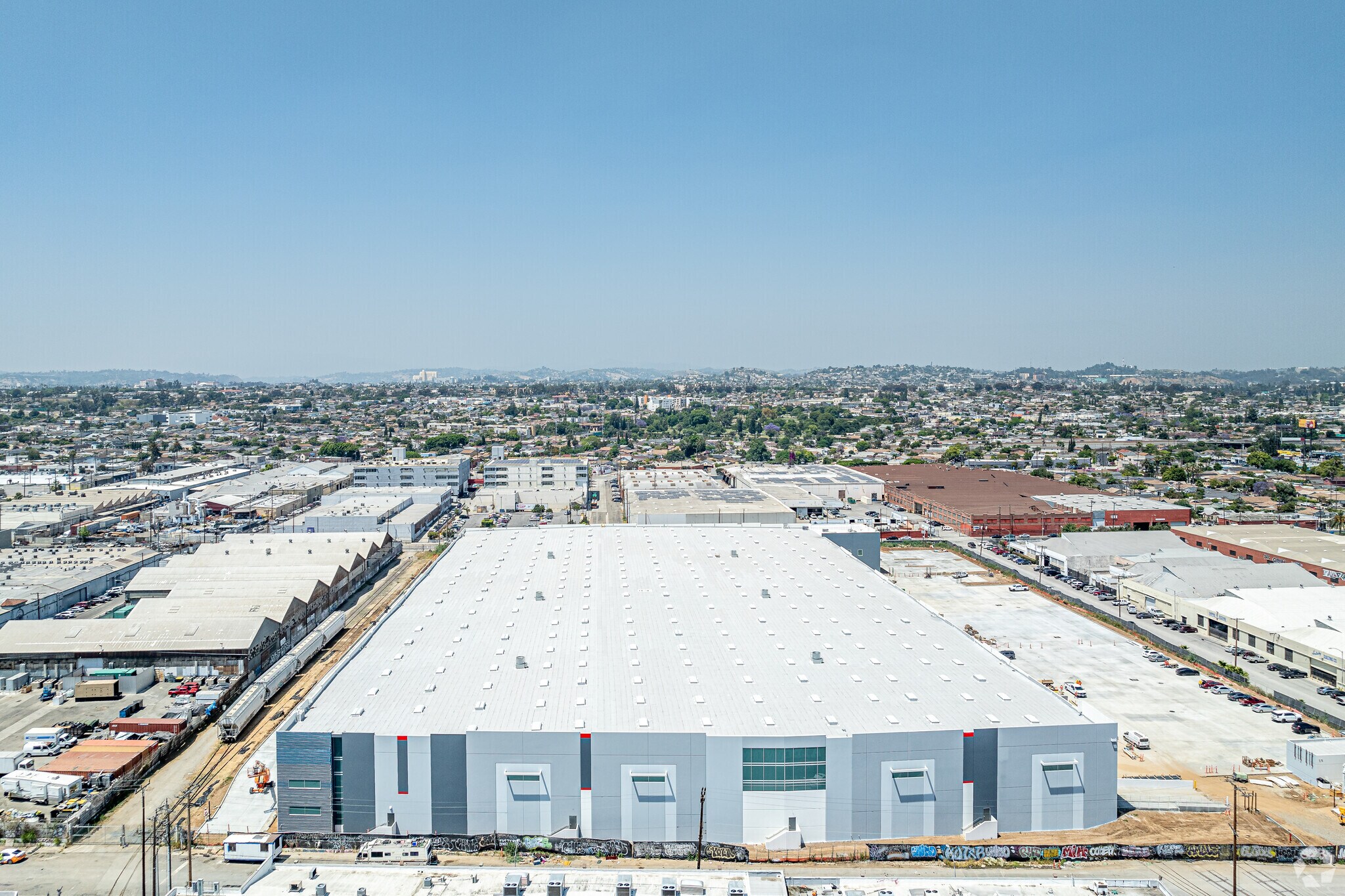 3690 Union Pacific Ave, Los Angeles, CA à louer Photo de l’immeuble– Image 1 sur 7