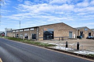 Peartree Rd, Stanway à louer Photo de l’immeuble– Image 1 sur 4