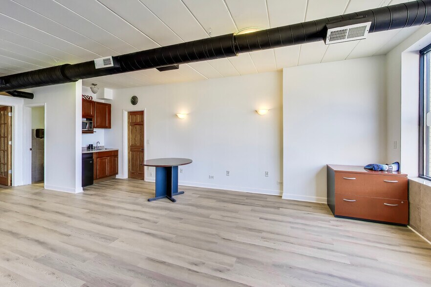7437 W Irving Park Rd, Chicago, IL à louer - Photo de l’immeuble – Image 3 sur 11