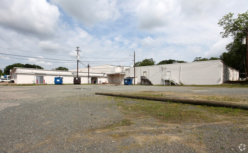 2206-2230 N Roxboro St, Durham, NC à louer - Photo de l’immeuble – Image 2 sur 9