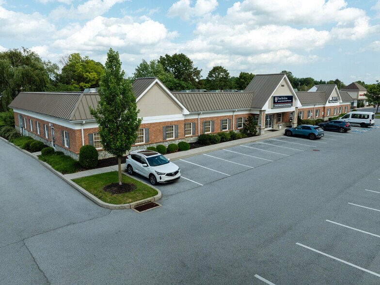 5665 Main St, East Petersburg, PA à vendre - Photo de l’immeuble – Image 2 sur 9