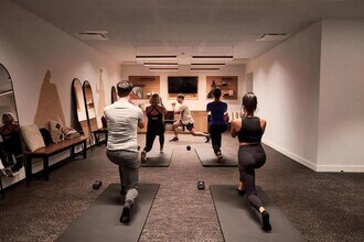 71 Rue De Miromesnil, Paris à louer Photo de l’immeuble– Image 1 sur 2