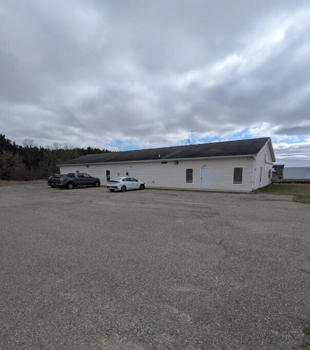 1379 Industrial Park Dr, Edmore, MI à vendre Photo de l’immeuble– Image 1 sur 2