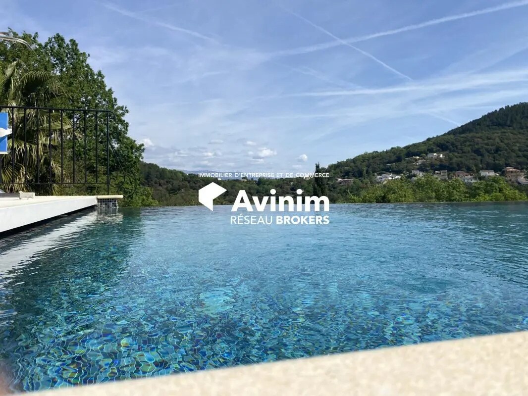 Local commercial dans LES ADRETS-DE-L'ESTEREL à vendre Photo de l’immeuble– Image 1 sur 26