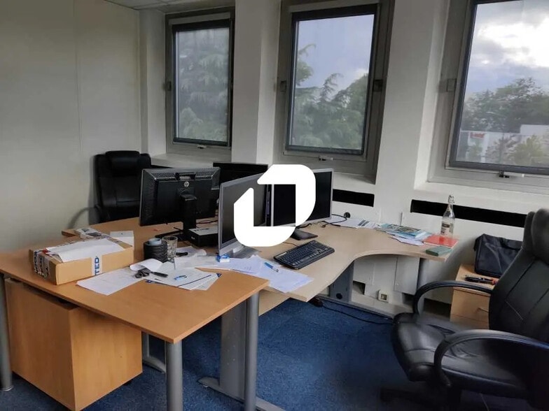 Local d’activités dans Marly-le-Roi à louer - Photo de l’immeuble – Image 3 sur 13