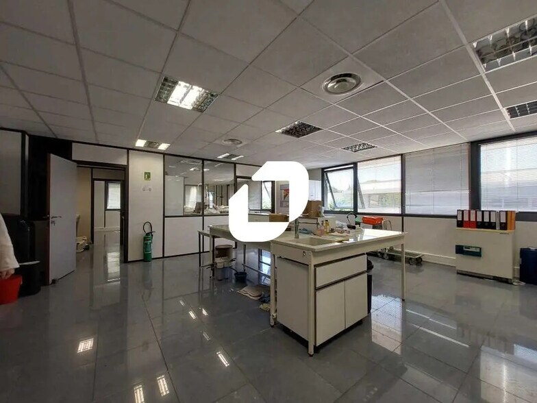 Bureau dans Baillargues à louer - Photo de l’immeuble – Image 1 sur 11