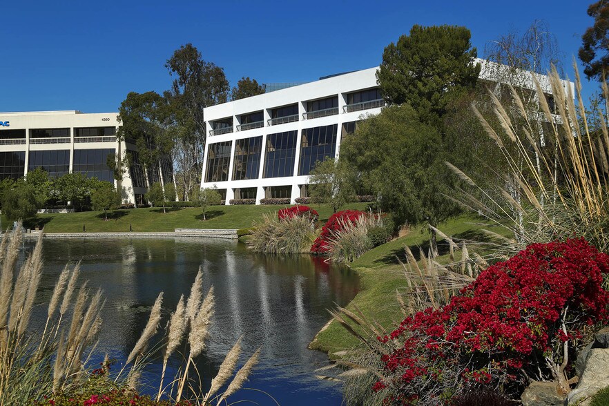 4340 Von Karman Ave, Newport Beach, CA à vendre - Photo de l’immeuble – Image 3 sur 31