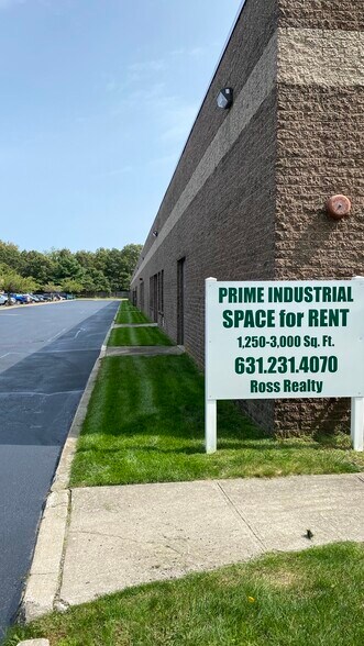 1501 Lincoln Ave, Holbrook, NY à louer - Photo de l’immeuble – Image 3 sur 10