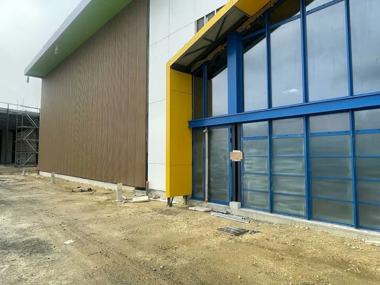 Local commercial dans Virsac à louer - Photo de l’immeuble – Image 1 sur 8