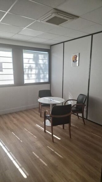 Bureau dans Sainte-Foy-lès-Lyon à vendre - Photo de l’immeuble – Image 3 sur 11