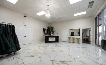 505-537 Plaza Cir, Garner, NC à louer Photo intérieure– Image 1 sur 17