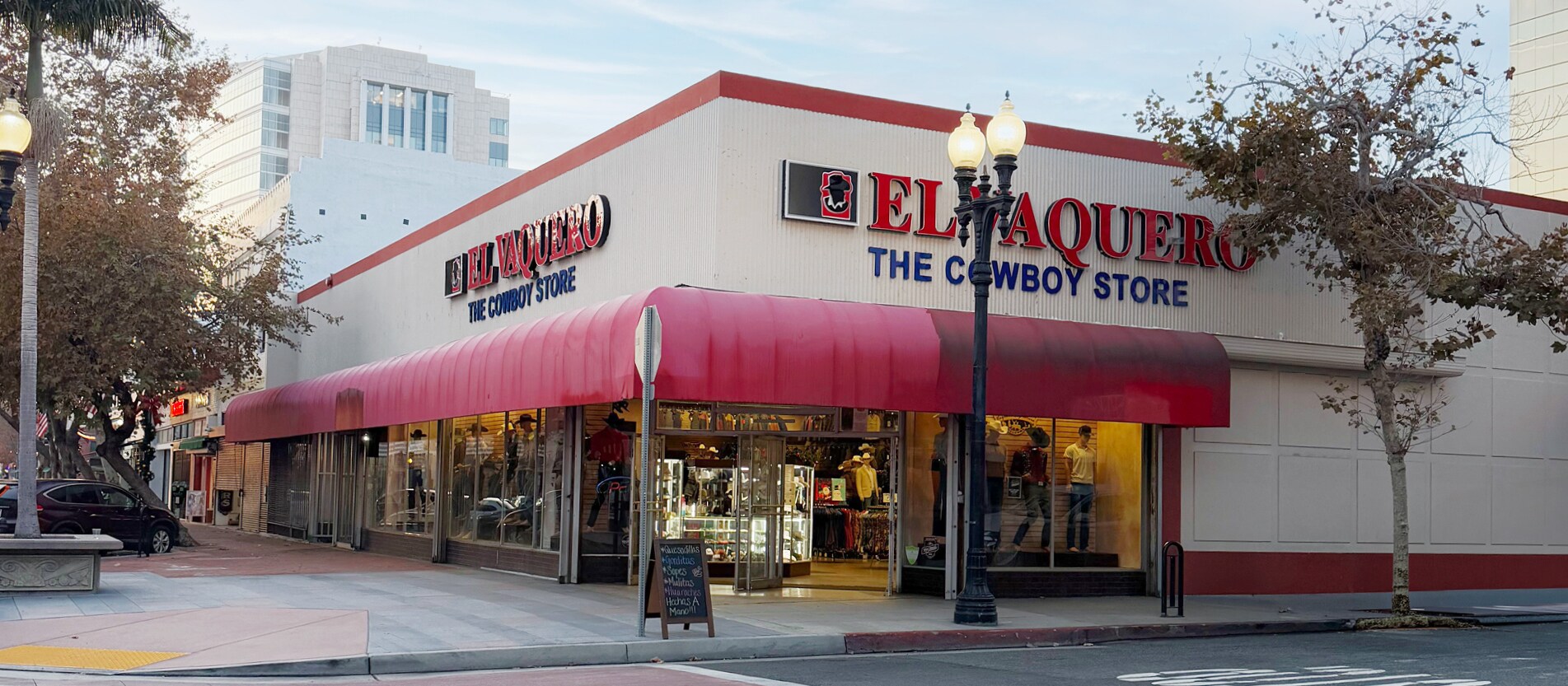 201 W 4th St, Santa Ana, CA à louer Photo principale– Image 1 sur 6